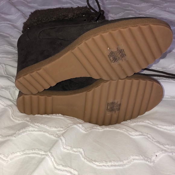 Brown wedged booties - Picture 4 of 4